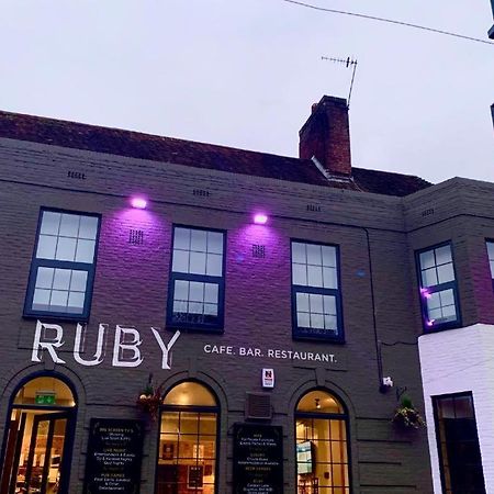 Oyo Ruby Pub & Hotel Brighton Eksteriør billede