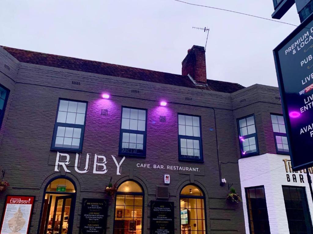 Oyo Ruby Pub & Hotel Brighton Eksteriør billede